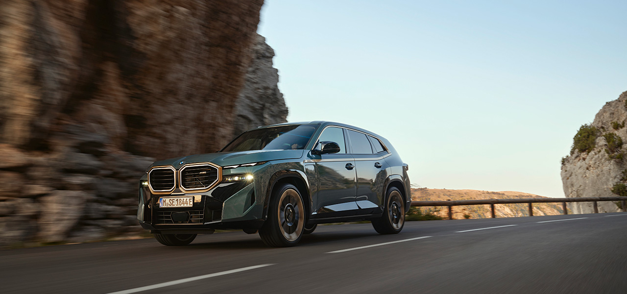 BMW M史上最強パワーを誇るPHEVモデル──BMW「XM」がデビュー｜BMW