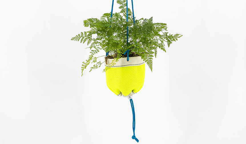 植物を吊るしてインテリアの一部に。使いやすいハンキングプランターを提案｜Araheam