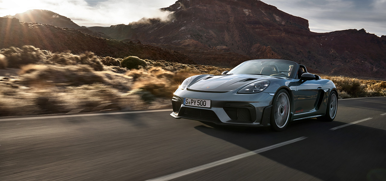 The 718 Spyder RS Debuts, the First Mid-Engined Spider with a Heart from the 911 GT3 | Porsche