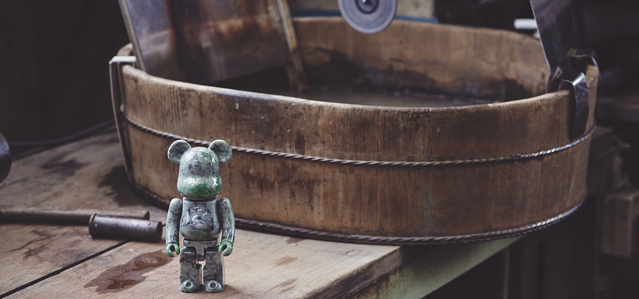 Transmitting Yamanashi's traditional crafts, Japan's foremost jewelry production area, to the world! A 200% BE@RBRICK processed with jade | MEDICOM TOY