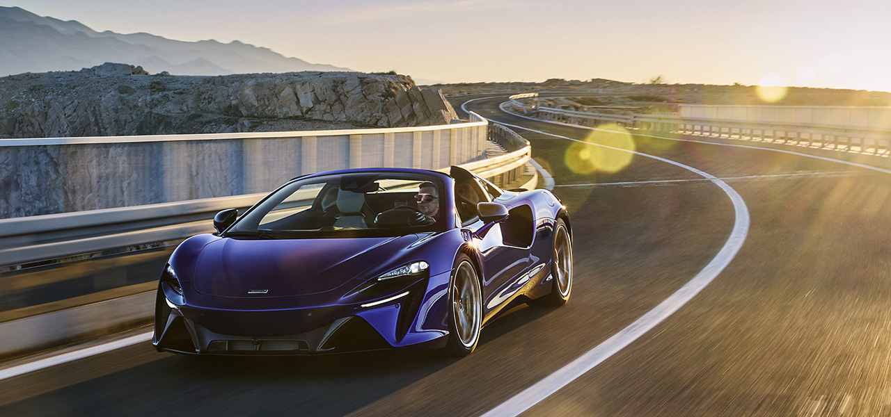 PHEVハイパーカー、アルトゥーラに待望のオープンモデル誕生｜McLaren
