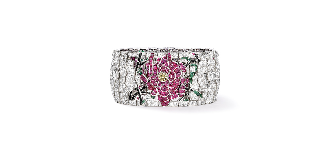 Van Cleef & Arpels narrates the time and aesthetics of Art Deco.