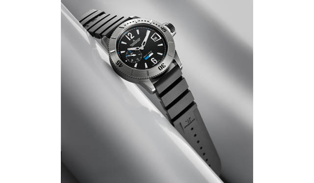  マスター・コンプレッサー・ダイビング GMT　自動巻き　チタンケース　ラバーベルト