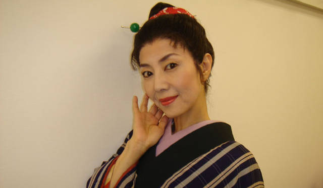「恐れを知らぬ川上音二郎一座」舞台裏でのスナップ
