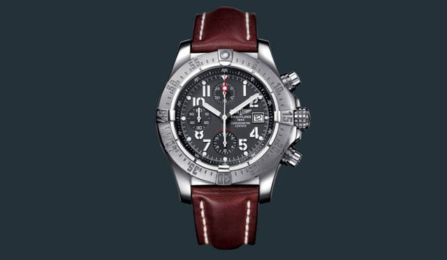   アベンジャー・スカイランド　300m防水を備えるダイバーズ・クロノ（自動巻き　SSケース　カーフベルト）
