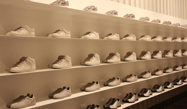 <strong>ナイキ｜NIKE｜原宿・キャットストリートにNSW STOREオープン</strong> NSW STORE 東京都渋谷区神宮前6-14-5 Tel. 03-5774-5585