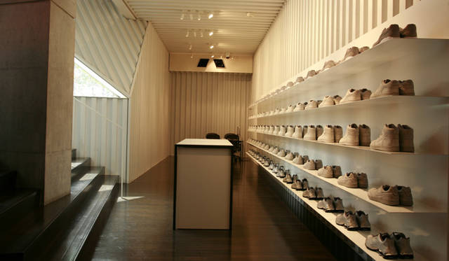<strong>ナイキ｜NIKE｜原宿・キャットストリートにNSW STOREオープン</strong> NSW STORE 東京都渋谷区神宮前6-14-5 Tel. 03-5774-5585
