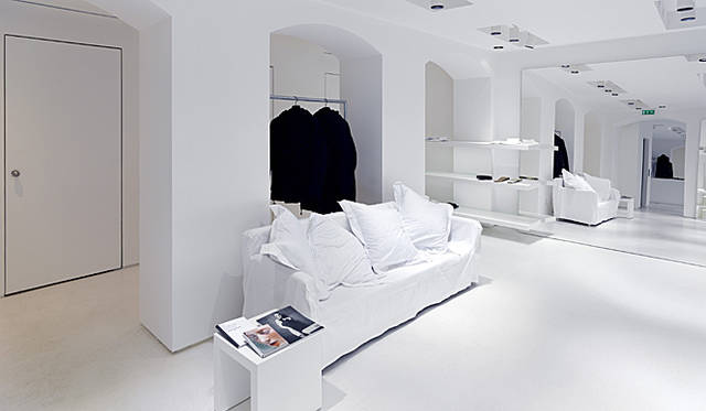 <b>YOHJI YAMAMOTO ヨージ ヤマモト</b>