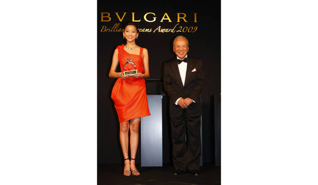 2009年のBDAを受賞したモデル杏さん。
