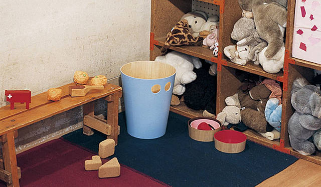 「SAITOWOOD」 左から paper basket 903KB　6300円、round box set（small）602KR　5775円