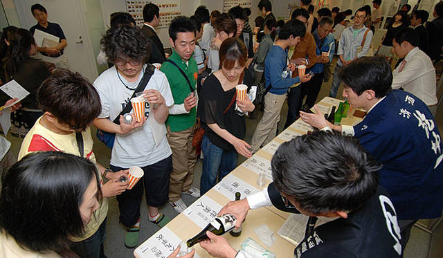 「和醸和楽 酒蔵利き酒コーナー」 和醸和楽に参加している蔵元20社の日本酒を、蔵元の話とともに利き酒