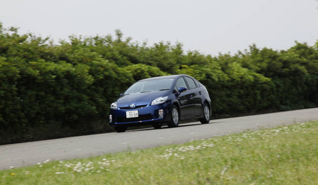 <b>TOYOTA PRIUS｜トヨタ・プリウス</b>