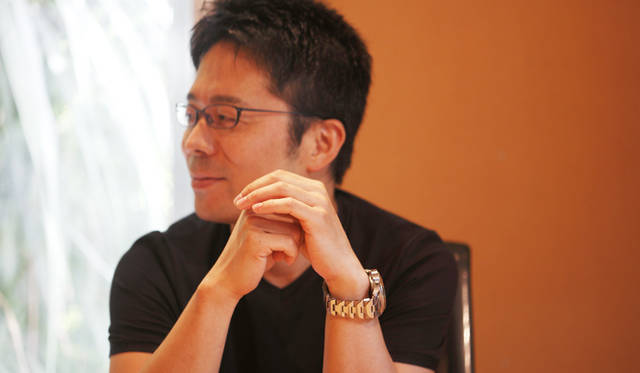 吉岡徳仁さん