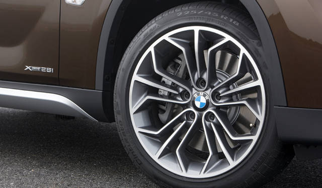 <em>BMW X1｜ビー・エム・ダブリュー</em>