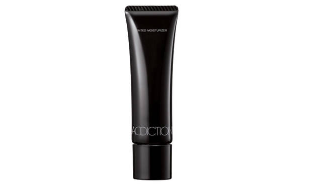 ADDICTION｜アディクション　<b>ティンティド モイスチュアライザー</b>　価格｜4725円　容量｜30g　5色　SPF12/PA+　<br>素肌本来の質感とみずみずしさを追求したティントタイプのファンデーション。素肌の欠点をカバーしながら、ナチュラルな仕上がり。