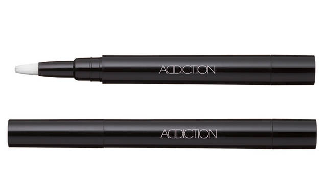 ADDICTION｜アディクション　<b>パーフェクト コンシーラー タッチアップ</b>　価格｜3675円　2色　<br>リキッドの感触がリフレッシングな筆ペンタイプのコンシーラー。メイクの仕上げや、化粧直しのタッチアップに。