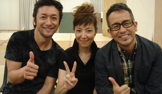 ミュージカル「サンデー・イン・ザ・パーク・ウィズ・ジョージ」の公演中！　石丸幹二さん、宮本亜門さんと3ショット！