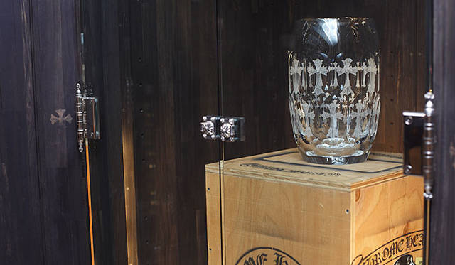 <b>CHROME HEARTS｜クロムハーツ</b>　「CHROME HEARTS TOKYO」1階にて展示　“Baccarat for Chrome Hearts Crystal Collection”