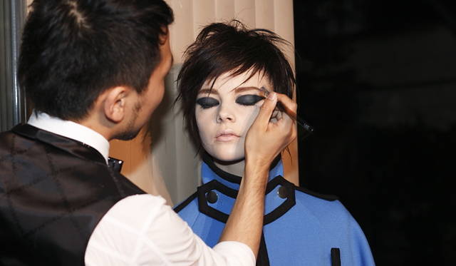 MARC JACOBS｜　「ナーズ（NARS）」によるパフォーマンスの模様。