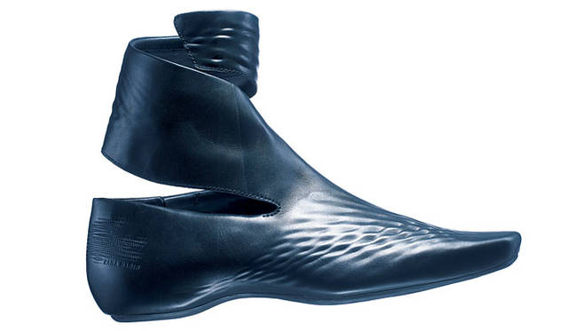 「LACOSTE×ZAHA HADID」Collaboration Footwear (MENS Limited-Edition)