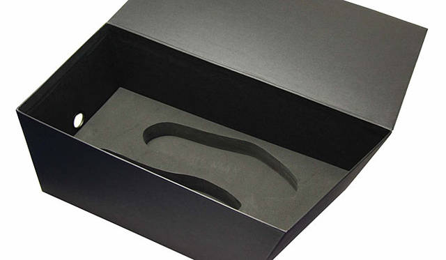「LACOSTE×ZAHA HADID」Collaboration Footwear