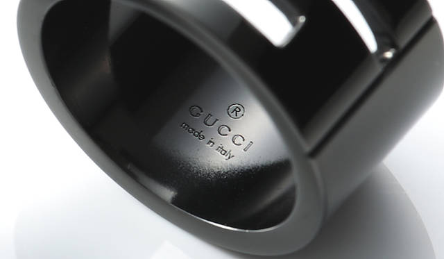 GUCCI｜グッチ　Gのモチーフがカットアウトされている。