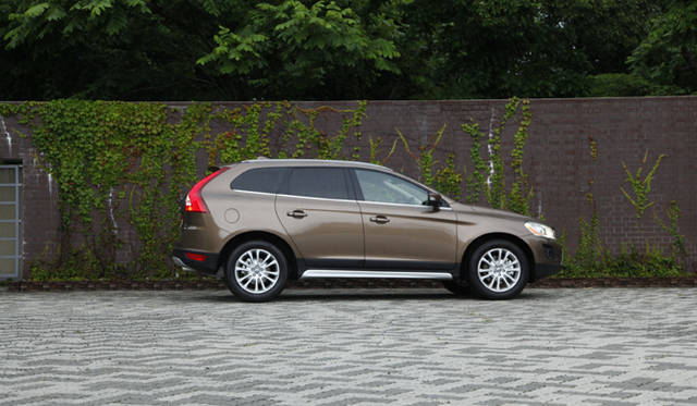 <b>VOLVO XC60</b>