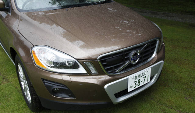 <b>VOLVO XC60</b>