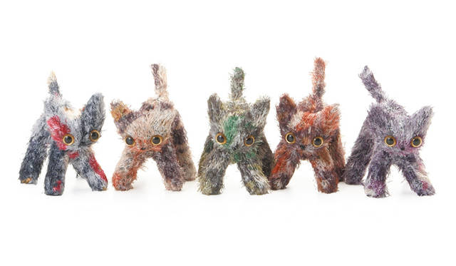 <b>MEDICOM TOY（CAT、CAT、CAT！）「マスコット（中）」1260円　2009年9月2日（水）発売予定</b><br>人気のシリーズに新柄5種が3サイズ展開（各全高約：大 / 29.0cm、中 / 14.0cm、小 / 11.0cm）で仲間入り。MERVEILLES（メルヴェーユ）、EAU BELLE（オーベル）、TRESOR（トレゾア）、DELICE（ドリス）、ARPEGE（アルベージュ）のカラー5種類