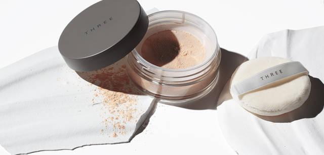 THREE "THREE Diaphanous Loose Powder" (Glow, Translucent, 2 shades each) ¥5,250 / 17g each