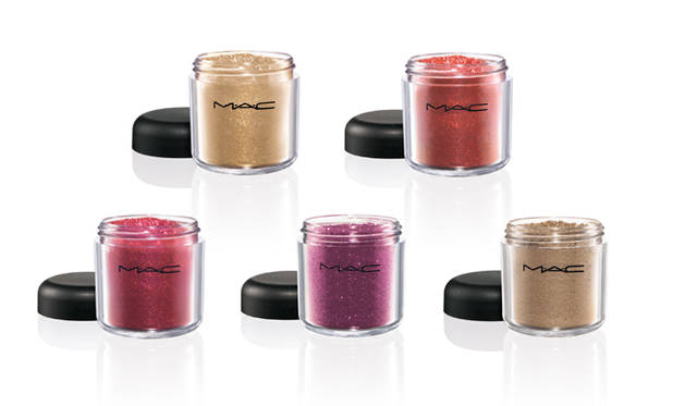 M·A·C "Make-Up Art Cosmetics" (Marilyn Minter) Glitter (4 limited edition shades) ¥2,520 each<br>Gold (Gold), Reflects Copper (Copper), Reflects Rust (Warm Red), Fushia (Fushia)<br>Pigment (1 limited edition shade) ¥3,780 each<br>Cocoa Motion (Gold Bronze)