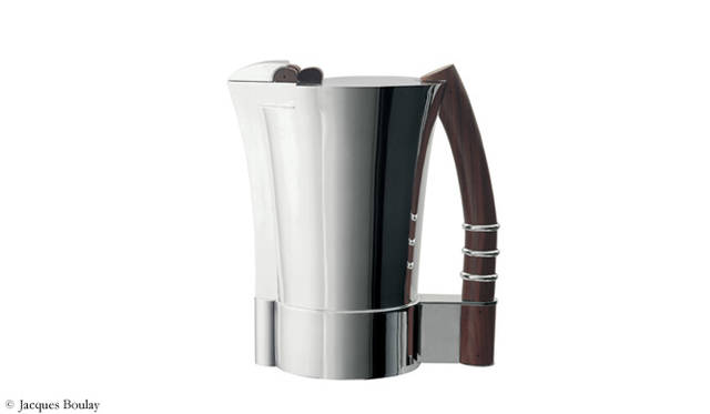 <b>PUIFORCAT</b> "Orangeade Pitcher" ¥4,725,000. A sterling silver pitcher with pure, slender lines, created from Jean Puiforcat's 1930s design sketches.
