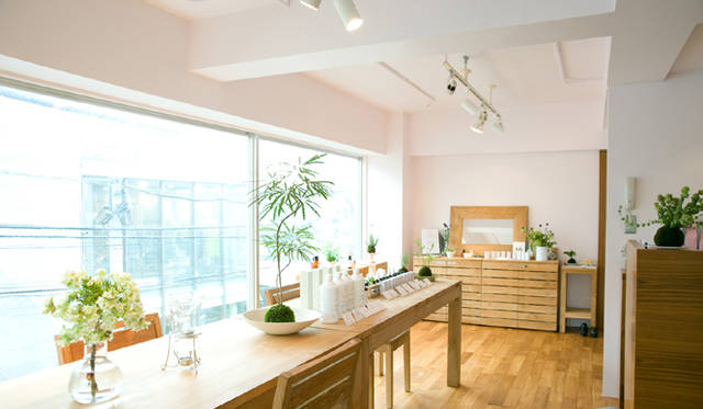 SHIGETAの全プロダクツが試せるサロン、small talking room 「薫る庭」
