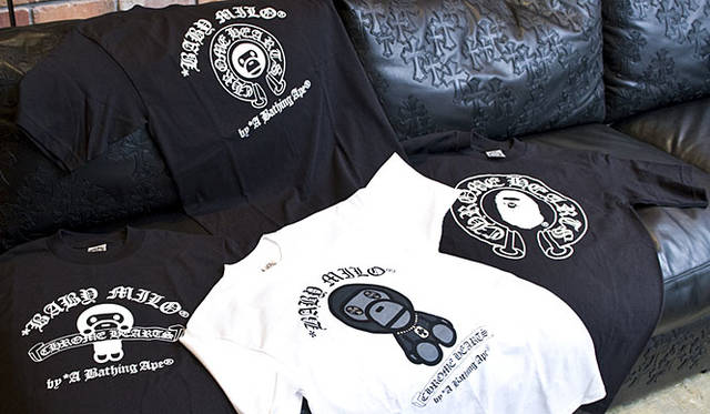 <b>CHROME HEARTS｜クロムハーツ</b>　「クロムハーツ® × クロムハーツ Tシャツ」<br>メンズ（S/M/L/XL）・ウィメンズ（XS/S）ともに1万500円、キッズ（110/130）8400円