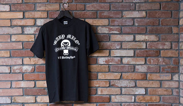 <b>CHROME HEARTS｜クロムハーツ</b>　「クロムハーツ® × クロムハーツ Tシャツ」<br>メンズ（S/M/L/XL）・ウィメンズ（XS/S）ともに1万500円、キッズ（110/130）8400円