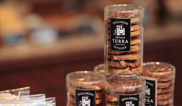 ARTISAN TERRA｜焼き菓子類はセットのほか、希望のものを自由に箱詰めできる。なかには小さなケース入りの焼き菓子もあり、ちょっとしたお土産にも重宝だ