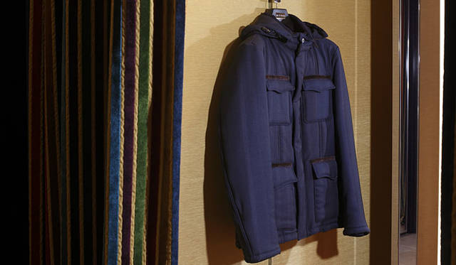 <strong>ETRO│エトロ</strong>　フード付ダウンジャケット23万1000円