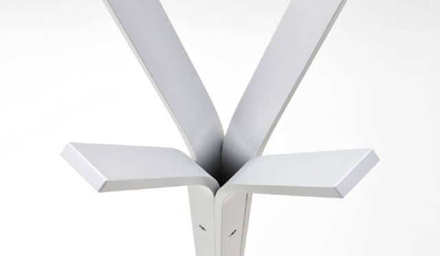 DESIGNTIDE TOKYO 2009｜二俣公一 「CASE-REAL（ケース・リアル）」│「4FB」COAT HANGER / E&Y,2007 Photo：Hiroshi Mizusaki