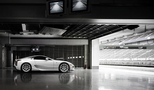 <em>LEXUS LFA｜レクサス LFA</em>