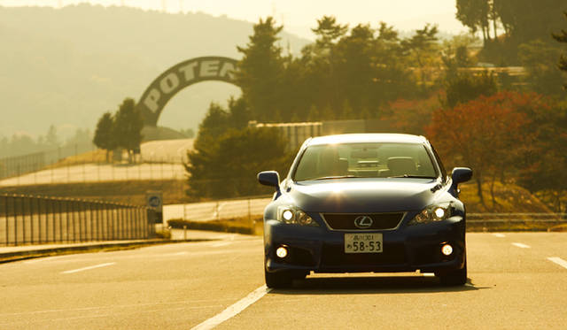 <em>LEXUS IS F｜レクサス IS F</em>