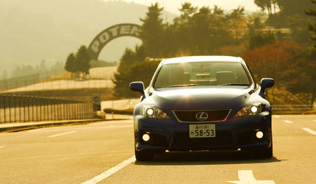<em>LEXUS IS F｜レクサス IS F</em>