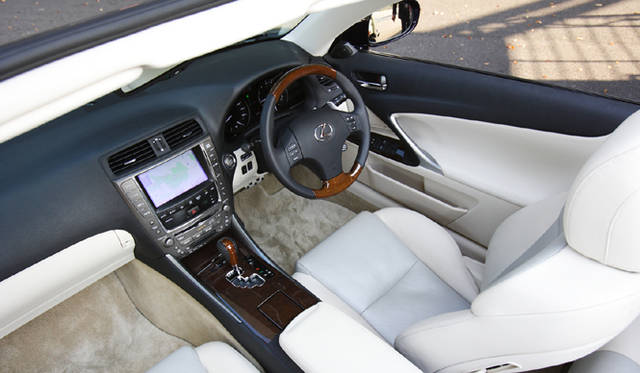 <em>LEXUS IS250C｜レクサス IS250C</em>
