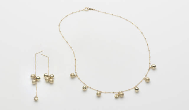 <strong>TASAKI｜タサキ</strong>　「ESTRELA（エストレラ）」<br />リング（イエローサファイヤ、YG）　14万700円／ブレスレット（イエローサファイヤ、YG）　12万750円