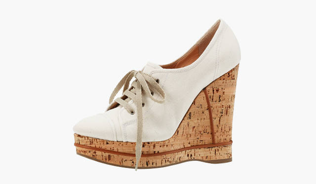 <b>CHLOÉ</b>｜コルクソールには一部レザーがあしらわれている個性的なデザイン。レースアップシューズ[H13.5cm] 8万7150円（クロエ／クロエ インフォメーションデスク）