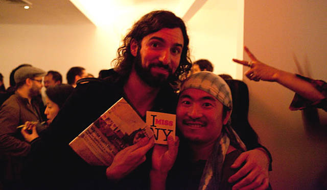 きき酒師／日本酒ソムリエ チズコ│私の旦那さんと一緒に来たお友だちのアーティストChris Rubinoと意気投合の高橋 歩氏。私も大ファンのChrisはDIESELやURBAN OUTFITTERS、最近ではオシャレなニューヨークらしいACE HOTELの壁にもイラストを描いてます。（http://www.chrisrubino.com/）