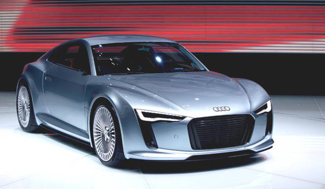 <em>AUDI e-Tron｜アウディ eトロン</em>