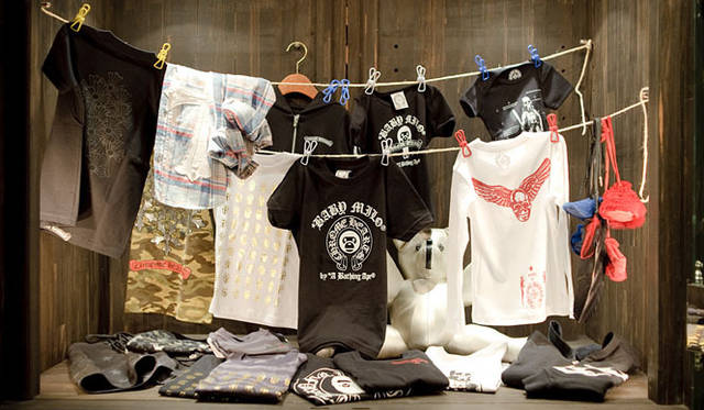<b>CHROME HEARTS│クロムハーツ</b>　KIDS SWEAT HOODED ZIP FRONT (パーカ） 3万5700円、KIDS LS ロングスリーブTシャツ 1万1550円、KIDS LS ロングスリーブサーマル 1万2600円、KIDS SS 半袖Tシャツ 9450円