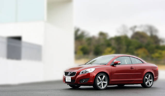 <b>VOLVO C70 T5 GT｜しなやかな力強さを秘めたカブリオレ</b>