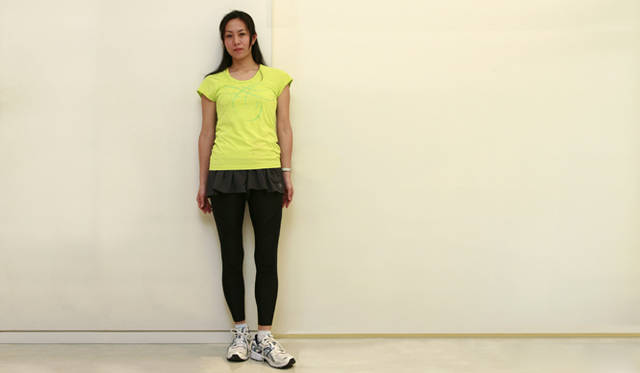 <b>asics</b> Running T-shirt (light green) ¥4,200, Running Shorts (dark gray) ¥6,090, Running Long Tights CF (black) ¥11,550, GEL-NIMBUS 11 ¥15,225 *Direct store exclusive