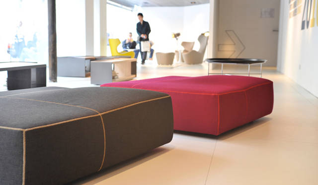 Salone Internazional del Mobile 2010｜B&B Italia｜パトリシア・ウルキオラ 「Bend Sofa」シリーズのオットマン